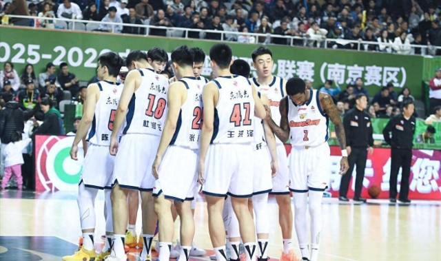 世界杯官方客户端-不当水货！杜锋弟子拿下14+10，打南京队开窍了，胡明轩回击质疑